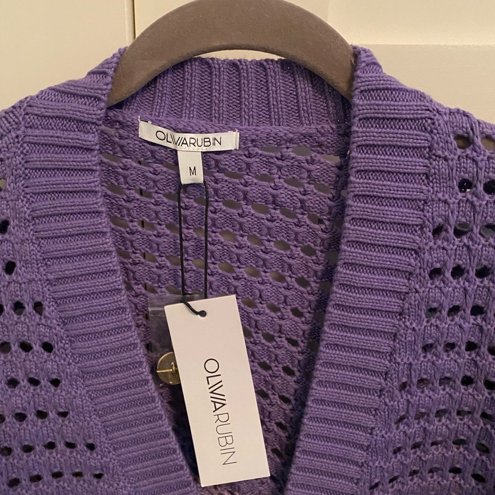 Heavyweight/ lightweight fabrics. Vneckline and button placketlong. New